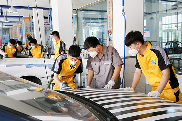 ��˹���޳���ĥ